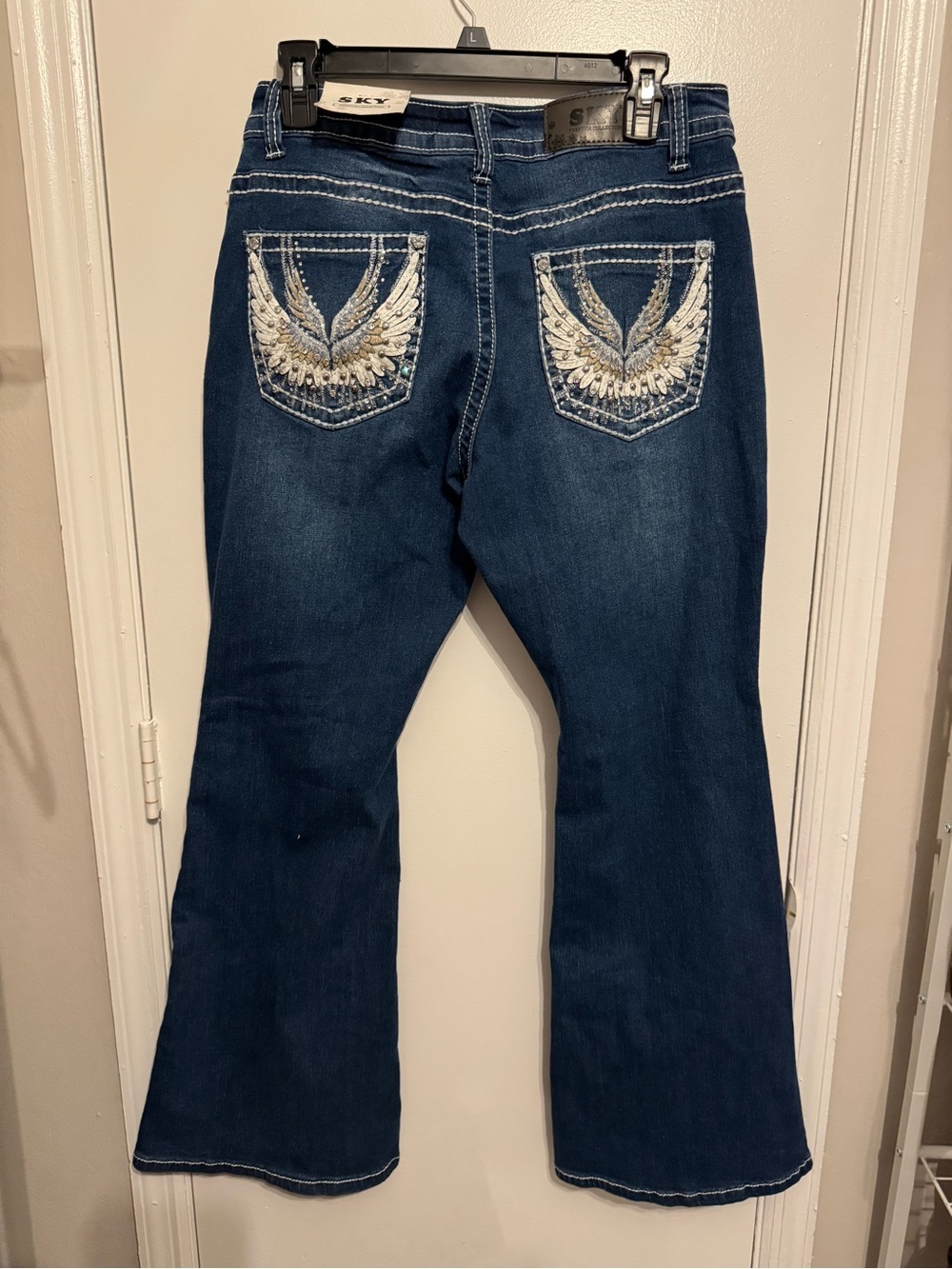 Sky Women's‎ Blue Embellished Jeans Size 11/12